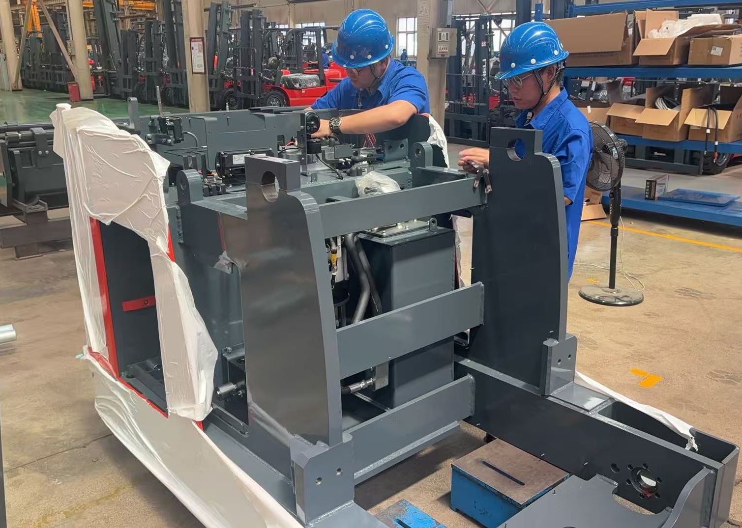 圖2 站架式人下行三向車車架焊接、裝配指導(dǎo) 左2圖.jpg