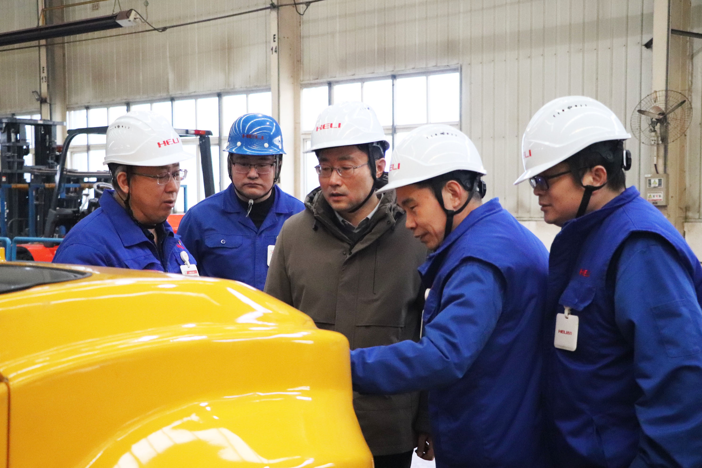 周齊齊一行深入盤錦合力生產(chǎn)現(xiàn)場指導(dǎo)調(diào)研 拷貝.jpg